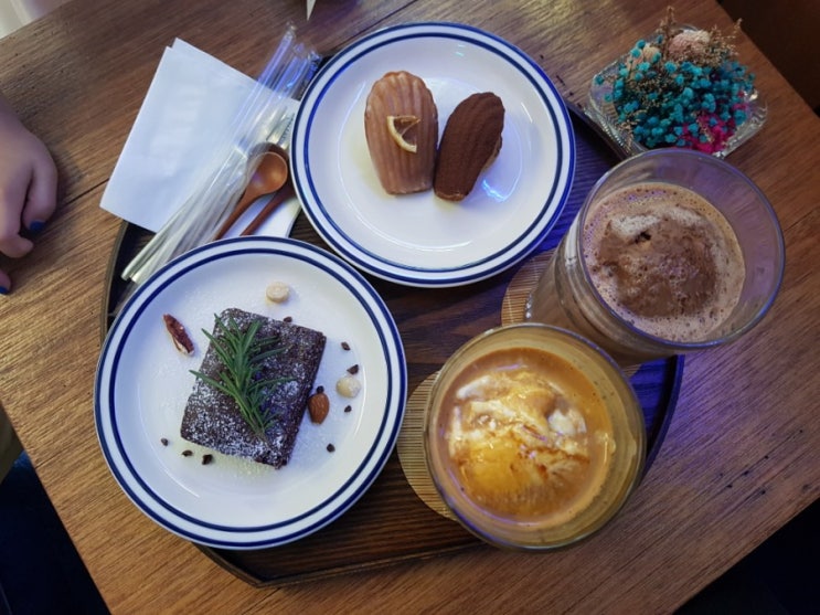  암사역 카페 - 카페 공공장소(디저트/음료 완맛)강추 :-)