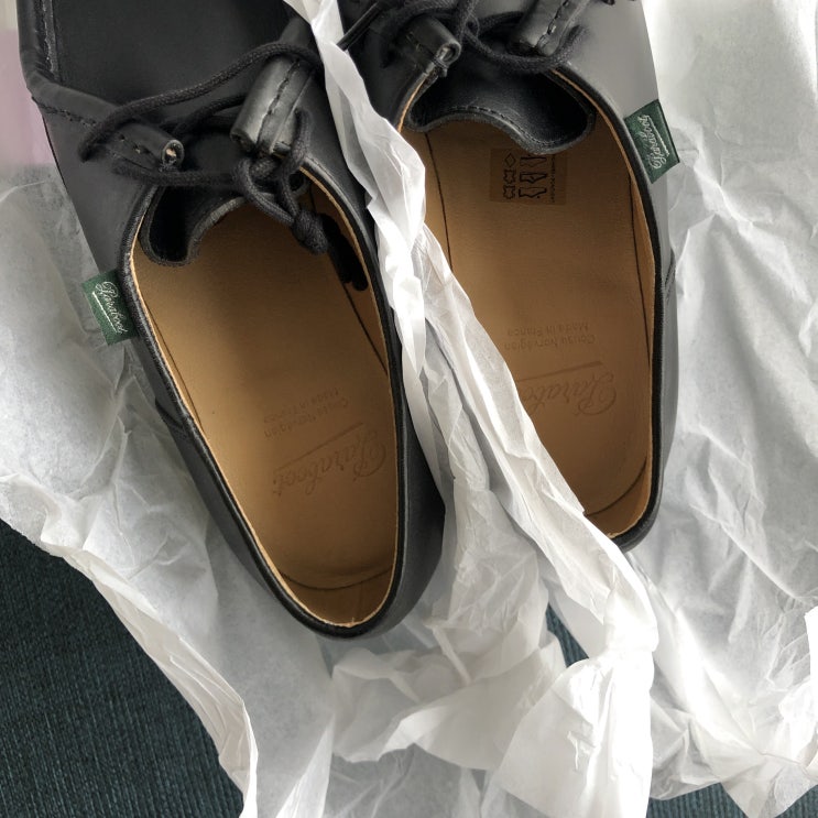  일상 : 조용한 10월의 시작 서울 파라부트 미카엘 뒤꿈치 패드 복숭아뼈 판교 현대백화점 릿슈 유니클로U 스트레이트진 입고..성인치아교정 첫번째 월진료