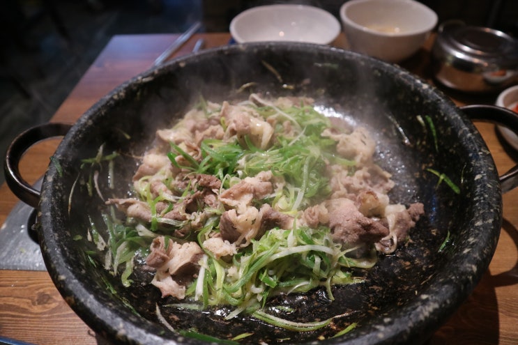  합정역맛집 온돌에서 맛있는 돌판소삼겹 먹고왔어요