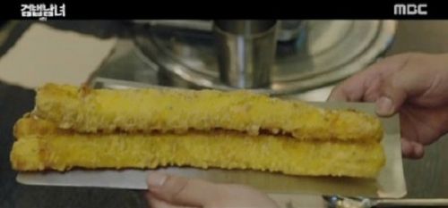 '열정분식소' 동백꽃 필무렵 등장, 30cm 대왕오징어튀김+떡볶이 인기몰이 '열정분식소' 동백꽃 필무렵 등장, 30cm 대왕오징어튀김+떡볶이 인기몰이