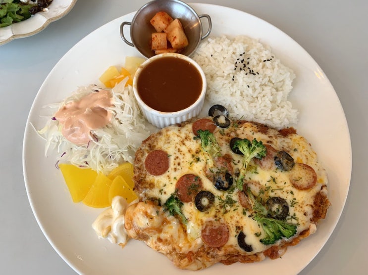  [안성]돈까스맛집 ‘육천돈까스(양식당꼬륵)’에서 페퍼로니피자돈까스,매운돈까스,리코타치즈샐러드 먹고왔어요^^