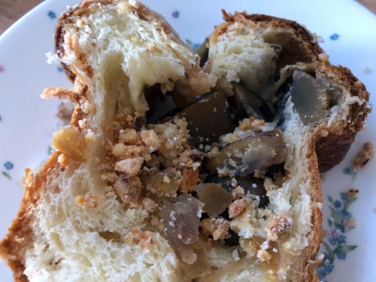  우리동네 맛집  "구의 래빗브레드" 마늘빵 중독됬어요!