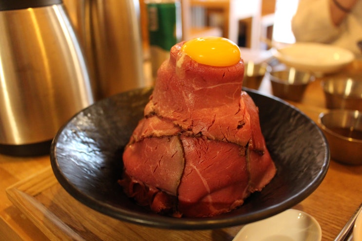 [ 이대 맛집 / 신촌역 맛집 ] 단백질 뿜뿜 로스트비프 맛집 육산