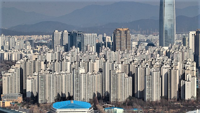  최근 전체적인  부동산 시장 흐름을 통찰해 봅시다.