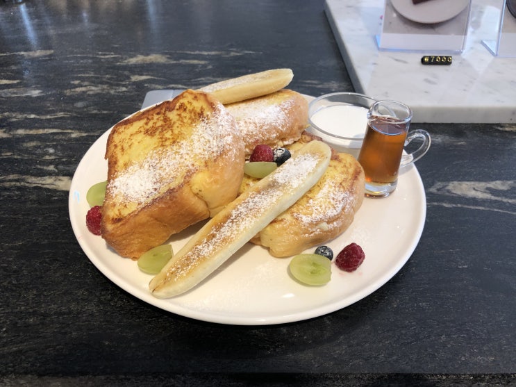  유니크베뉴, 맛도 비주얼도 최고! 프렌치토스트