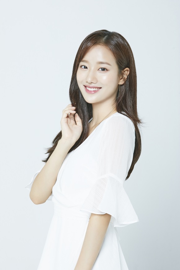  에이프릴 이나은 인기가요 MC 발탁