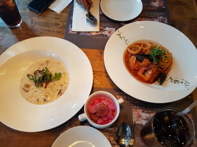  배곧 맛집, 시흥 프리미엄 아울렛 근처에 있는 "행복한다이닝" 시흥데이트 코스로 굿 !