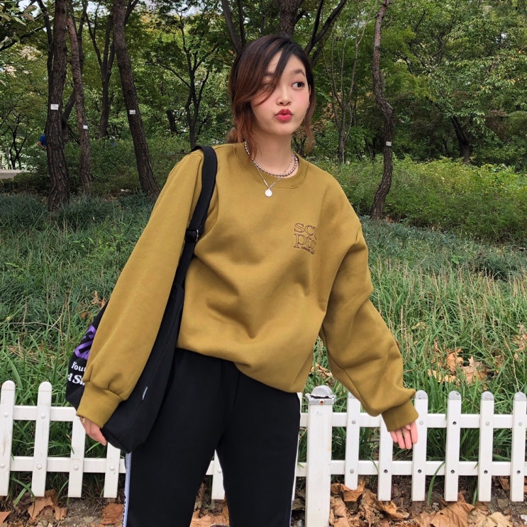  스컬프터 ( sculptor ) 스웻셔츠로  가을여자 맨투맨코디 완성!!