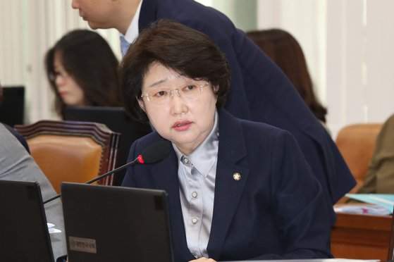 한국당 김승희 문대통령 건망증 초기 치매 우려 발언 논란