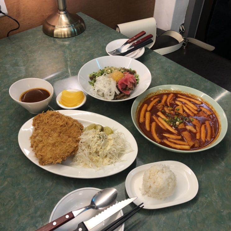 대구 범어동 맛집 : 떡볶이와 돈까스가 맛있는 비하인드오피스