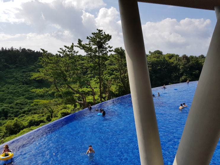  제주 히든 클리프 수영장 인생포토존
