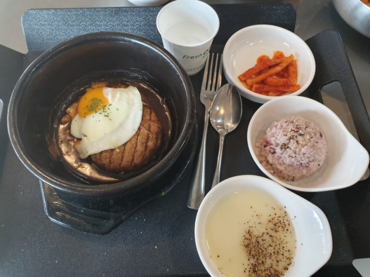  수정동 고관함박)함박 "함박스테이크와 쫄면"