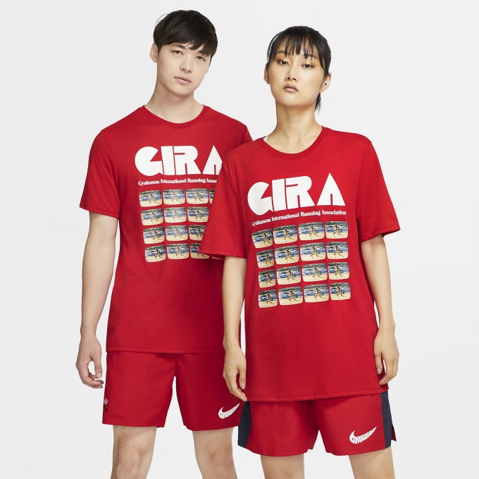  나이키랩 GIRA 러닝 포토 숏 슬리브 탑×갸쿠소우 2019 F/W 'NRG SS PHOTO TOP RED' 스포츠 레드 (CJ7823-611)