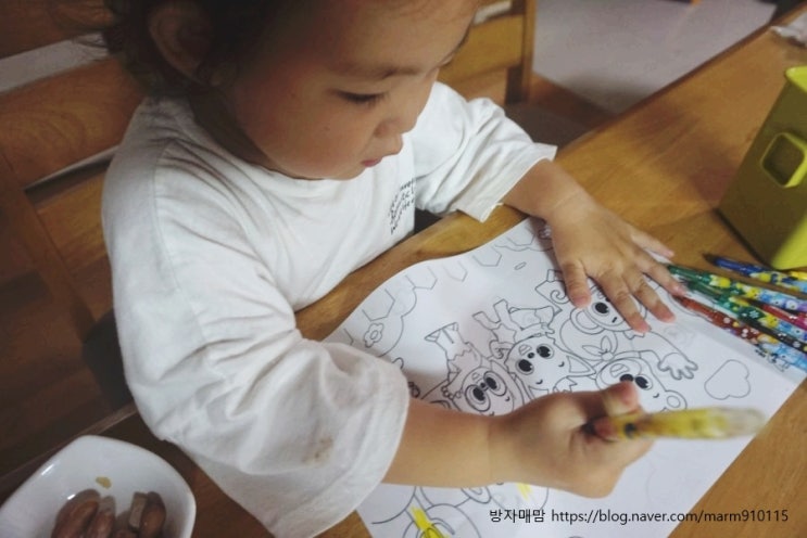  핑크퐁과 함께 색칠공부 하며 소근육발달 _ 네이버 OGQ마켓에서 다운가능