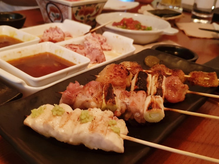  가로수길 이자카야 콘유 분위기는 물론이고 다 맛있음.