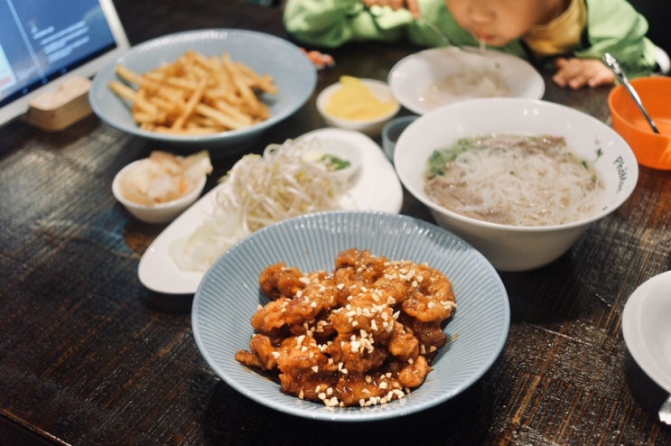 [성남 위례 맛집/위례 쌀국수] 포맨 위례점 :: 가심비 좋은 쌀국수와 포맨닭강정, 그리고 양념감자