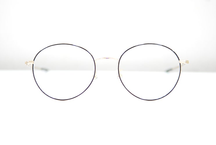 니콘 변색렌즈, 트랜지션스 변색안경 - 안경 하나로 선글라스 기능까지