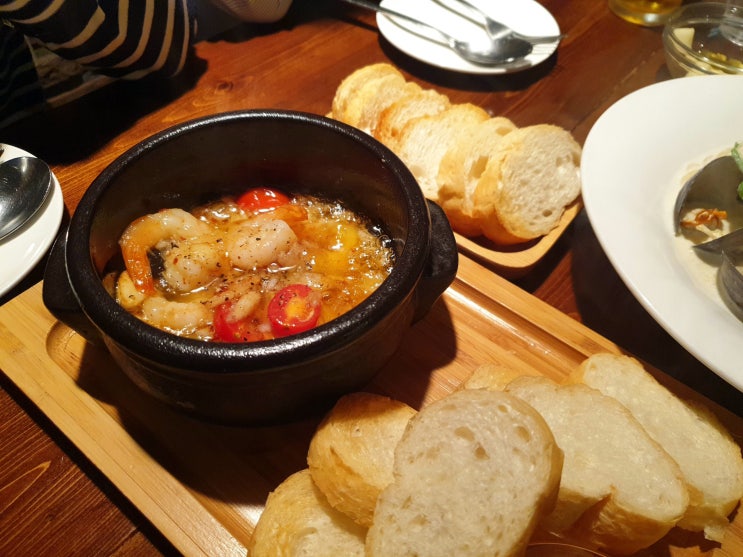  부산 중앙동, 남포동 근처 분위기 좋은 감바스, 파스타 맛집 여기 어때? '바븐(BABEUN) 파스타'