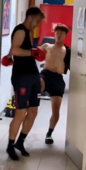  벨기에가서 화기애애하는 이승우선수
