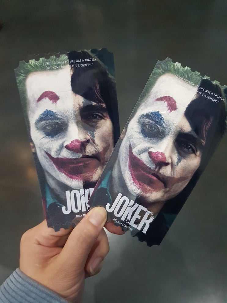  영화 '조커' 후기 : 차가운 광기와 분노를 담아낸 호아킨 피닉스의 조커 (스포 NO) 감상문