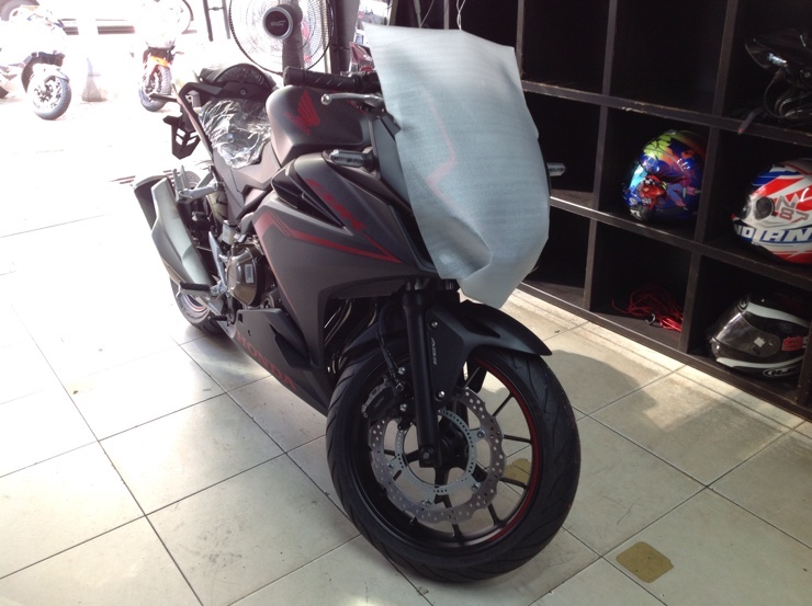  바이크샵 2019년 cbr500r 신차 출고 , cbr500 xrt 프레임슬라이더 장착 , cbr500 xrt 포크슬라이더 xrt스윙암슬라이더 장착 , 2020년 cbr500r 신차 프로모션 바이크샵에서 준비중입니다 
