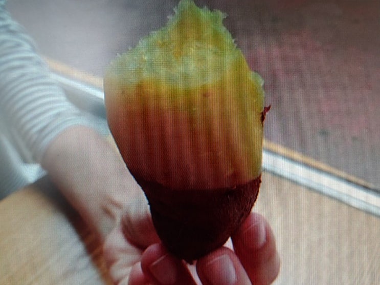  아침 식사 대용 으로 고구마를 삶아 먹었어요~