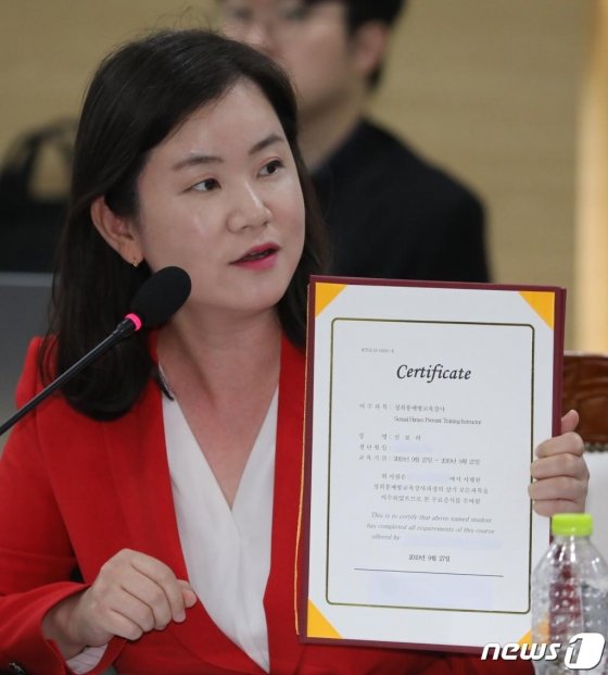  [신보라의 국정감사] "성희롱예방 강사 따는데 2시간"…'강사 신보라'의 지적