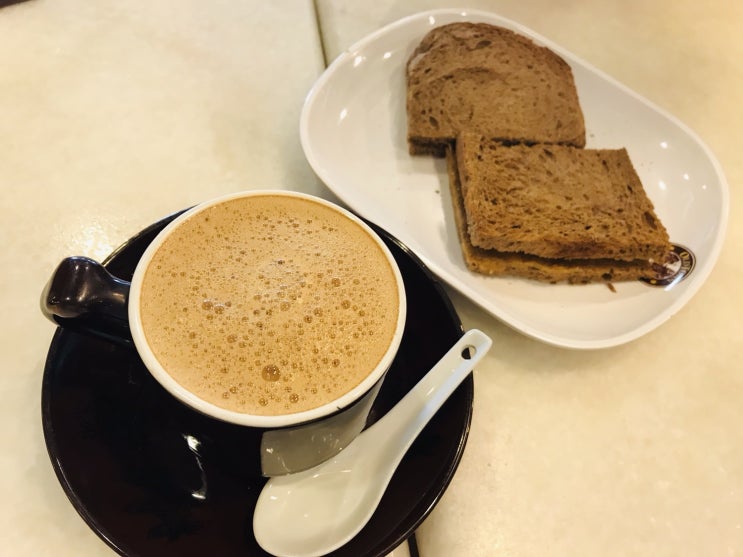  올드타운화이트커피 맛있다