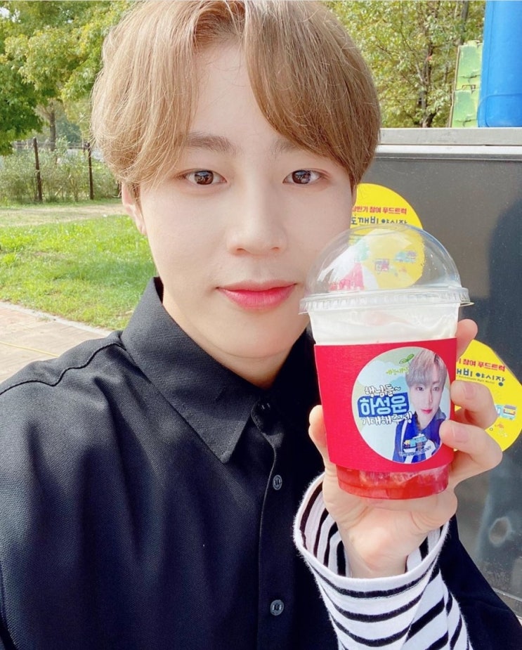  위플레이 용맹병아리 하성운을 위한 하늘들의 커피차 선물(+커피를 사용하였습니다)
