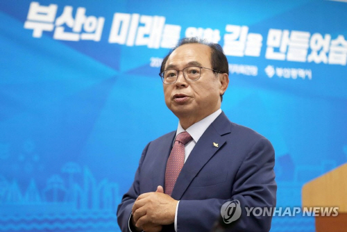 오거돈 부산 시장 "불법 선거자금·성추행 의혹은 가짜뉴스…고발 등 단호히 대처"