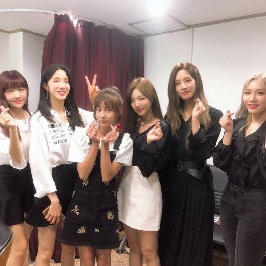  '리틀 수지' 송지아, 걸그룹 사이에서도 예쁨 과시