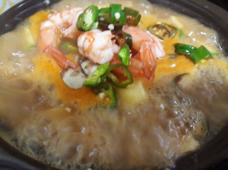  해물뚝배기 만드는법 직접 잡은 싱싱한 꽃게, 바지락, 골뱅이로 해물된장찌개 맛있게 만들기(feat 홍원항 대하 새우)
