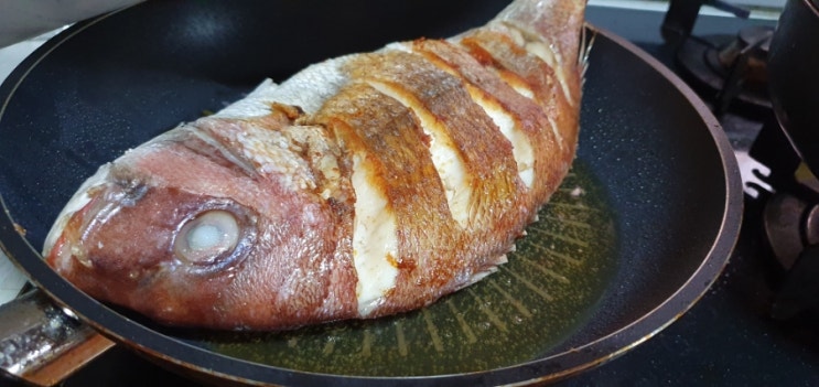  도미구이랑 칼치조림 오늘도 아침부터 생선으로 시작!!스타뜨~