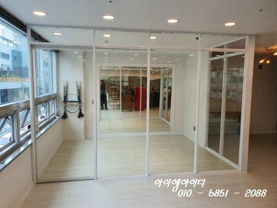  광주중문, 광주 동천동 상가 인테리어 유리 칸막이 설치 작업및 원슬라이딩 중문 설치, 아이엠아이디 ( 동천동 상가 )