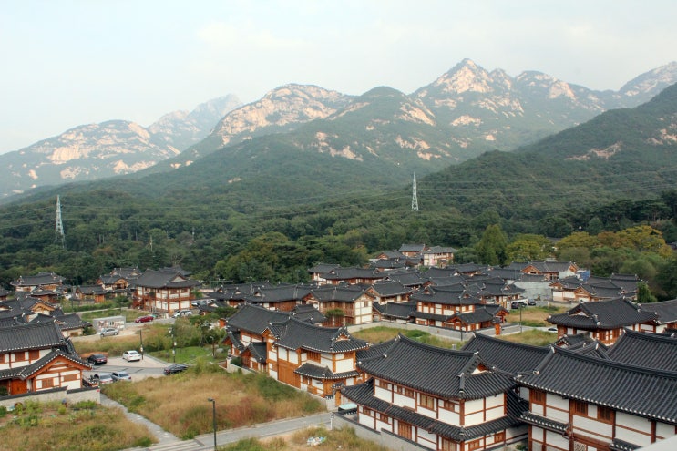  도심 속 이색 장소 : 은평한옥마을 with 북한산