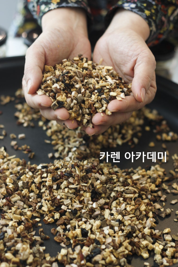  (쌍화차만들기 수업 후기)제주에서 두분, 전라도,수지에서 오신 4분과 쌍화차, 쌍화청, 쌍화고, 쌍화티백만들기/거유, 밀구, 구증구포 등을 자세히 배움하고 가세요/안산 카렌아카데미