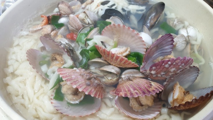 해운대시장 맛집. 31센티 해물칼국수. 조개가 가득 해운대시장 맛집. 31센티 해물칼국수. 조개가 가득