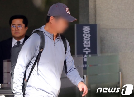 '웅동학원 채용비리 의혹' 현금 전달책 구속  