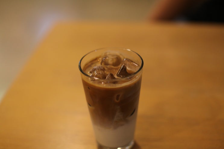  여름같은 가을 주말은 시원하게 커피한잔!