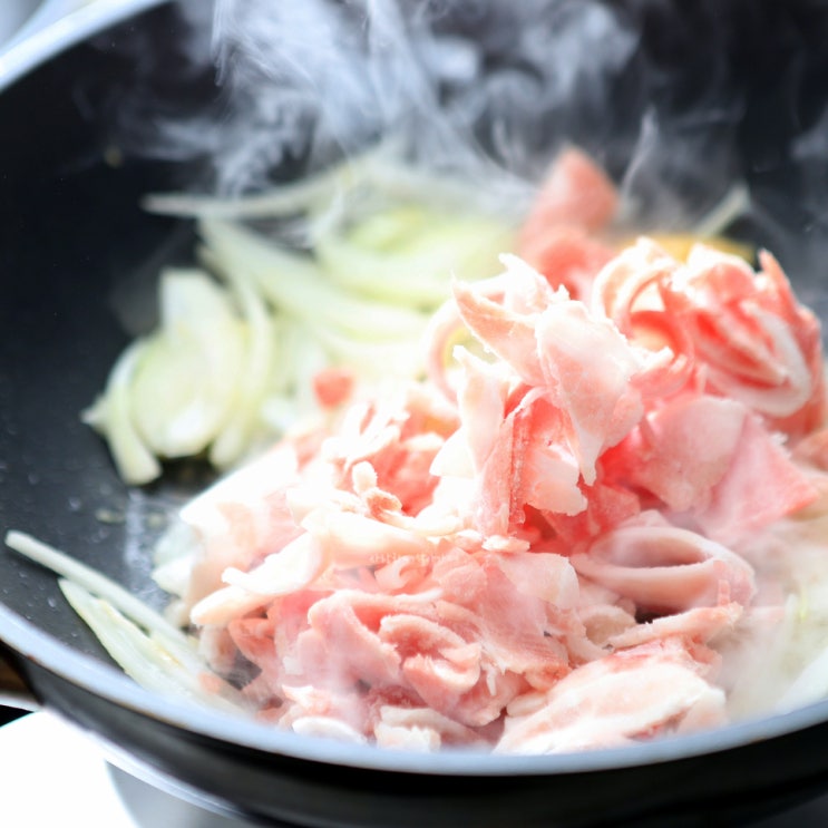  아이들 입맛에 맞게 짜파게티 맛있게 끓이는법 (양파 오이 마늘 대패삼겹살 활용)