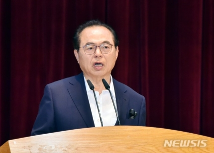 오거돈, 5억 돈다발 불법선거자금·통역비서 미투 의혹에 “소도 웃을 가짜뉴스” 오거돈, 5억 돈다발 불법선거자금·통역비서 미투 의혹에 “소도 웃을 가짜뉴스”