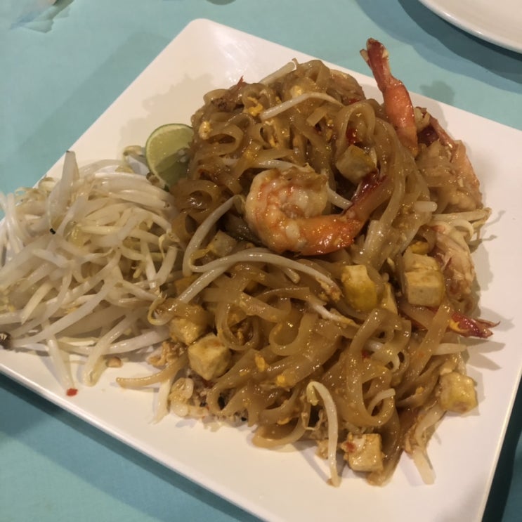  푸켓공항근처맛집 푸켓나이양비치맛집 Phen's Restaurant Bar & Coffee 펜스레스토랑