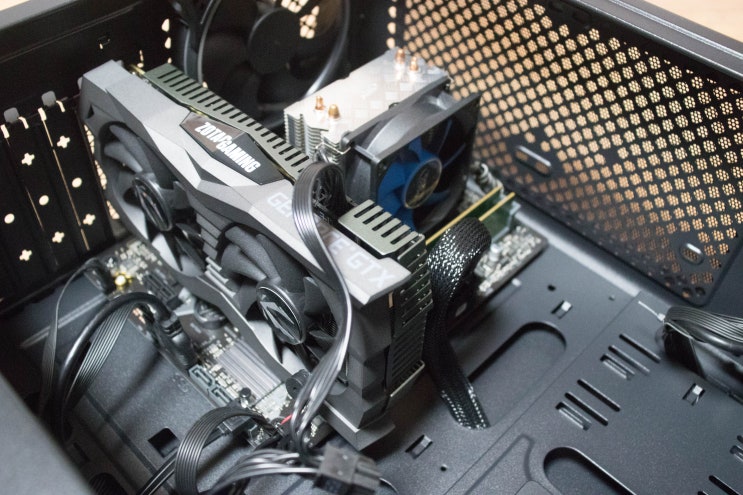  ZOTAC 지포스 GTX 1660 Ti AMP 6GB 백플레이트 개봉기 및 파스 점수