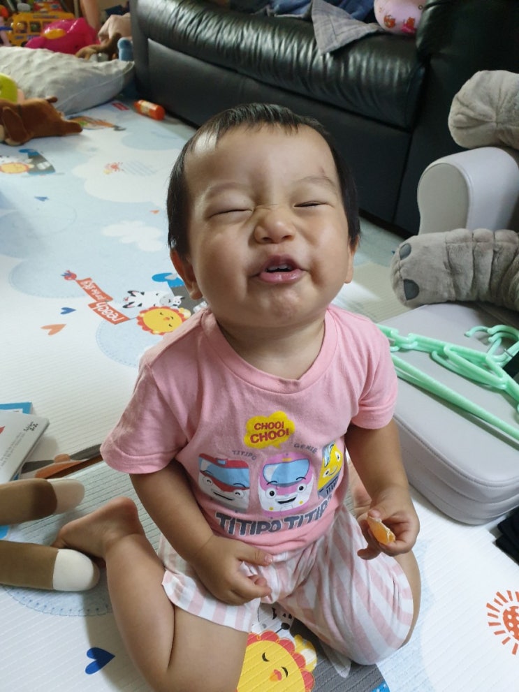  (17개월_2) 코감기, 요상하게 자기, 아들의 관심사, 유아 책상 의자, 엄마의 한숨