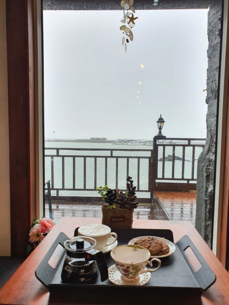  애월 로스팅 커피를 맛볼 수 있는 '씨사이드 Seaside' 제주도 해안 카페