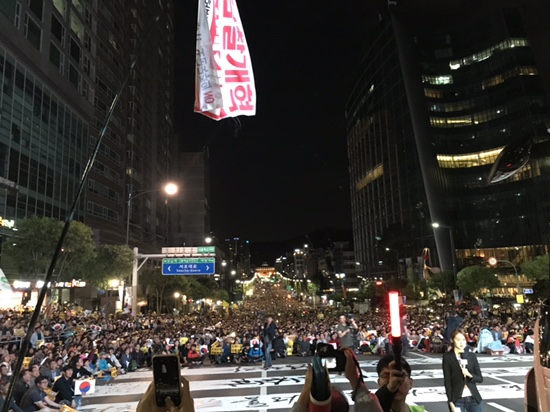 촛불집회 왔습니다.