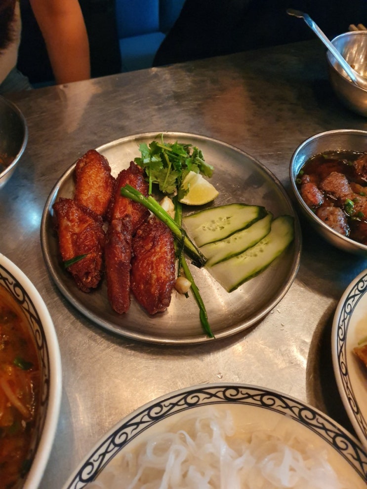  이태원_분짜라붐, 부자피자, 카사코로나, 키에리, 맥심플랜트 그리고 산본_산채향 (오랜만에 보는 윻)