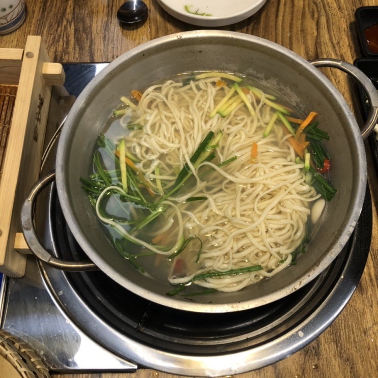  [천안 청당동] 편백찜수육과 백합 칼국수 맛집! '이층집' (가격/메뉴/후기)
