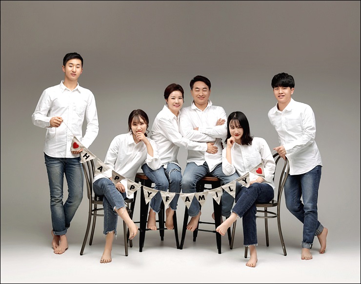  부산사진관 가족들과 특별한날 만들었어요
