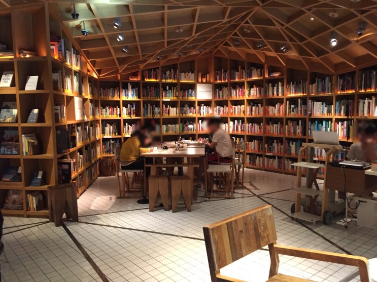  현대카드 트래블 라이브러리 (Travel Library)